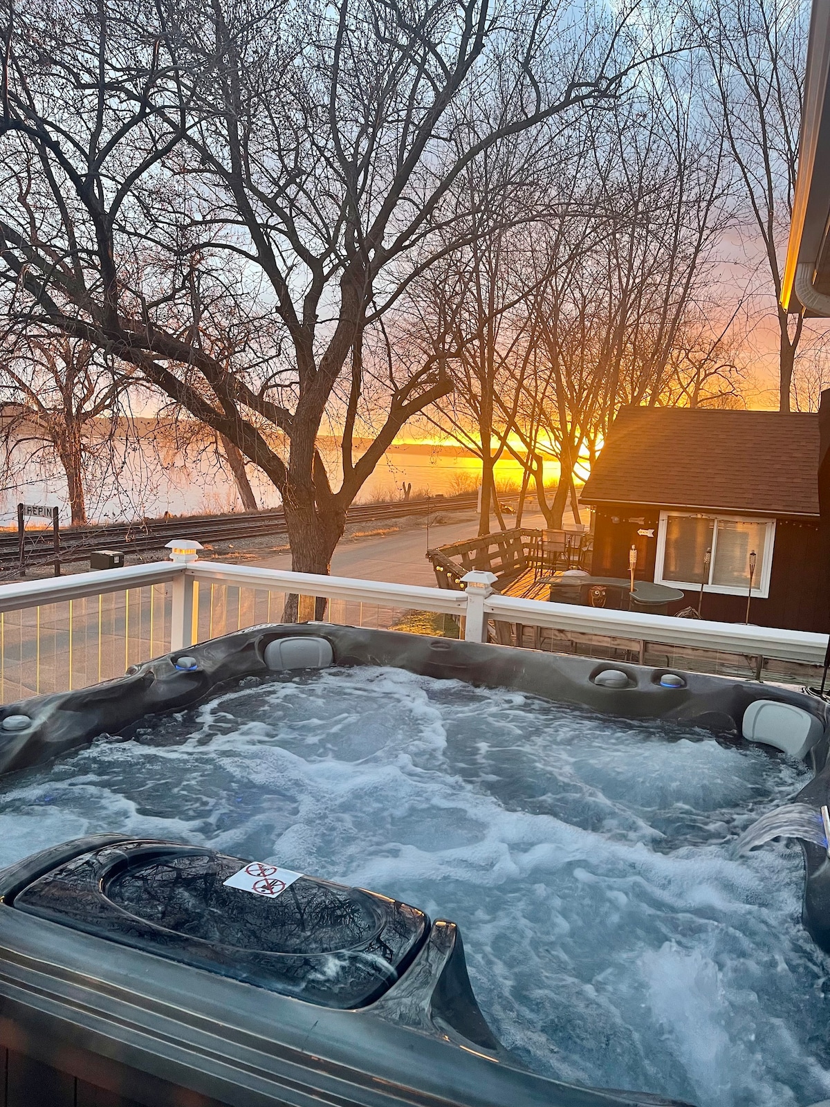 Peace of Pepin- NEW Hot tub!