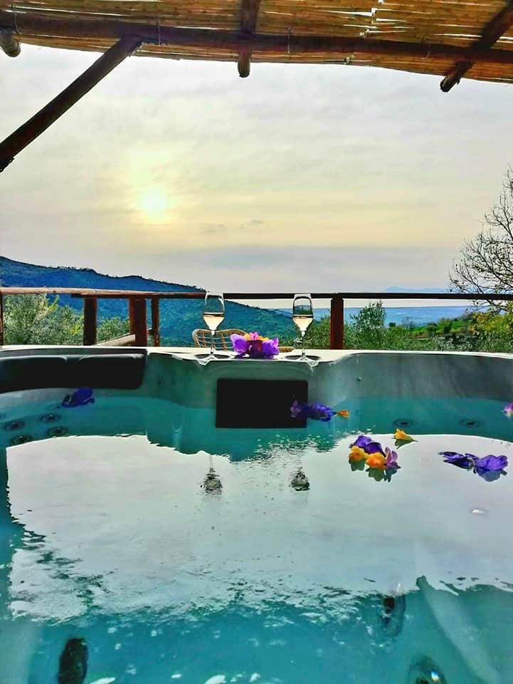 Villa with private pool &hot tube close to Paestum