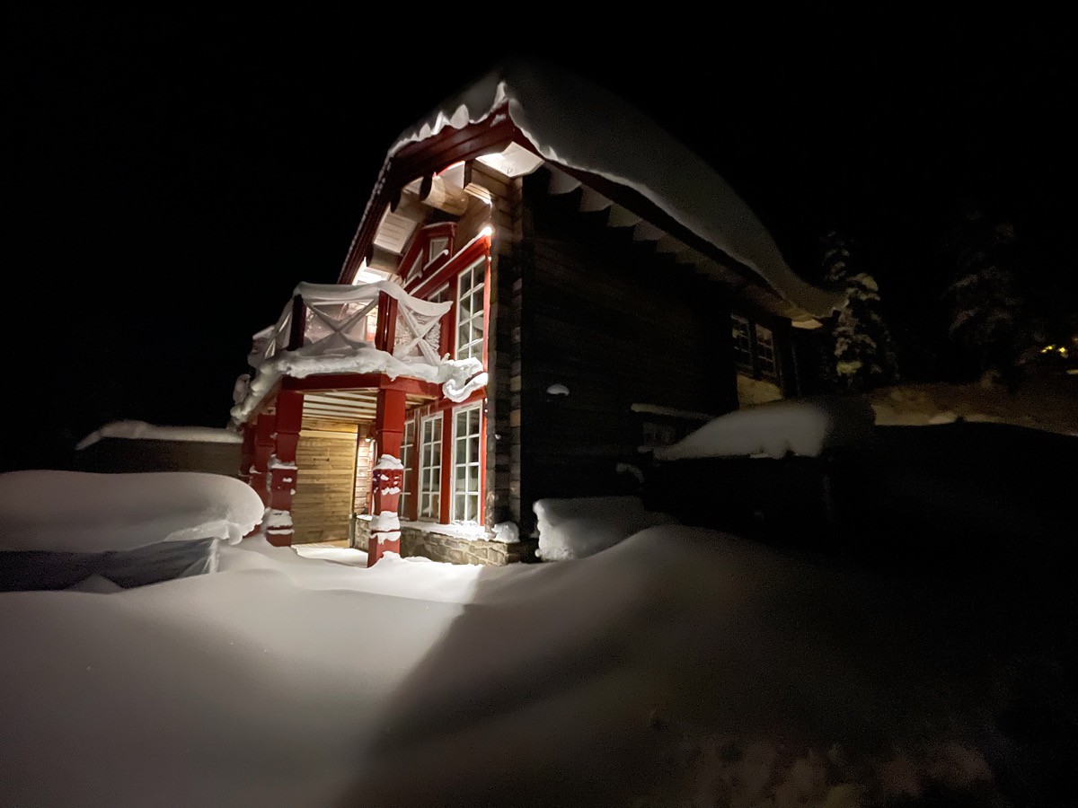 Modern fjällstuga i Stöten nära naturen