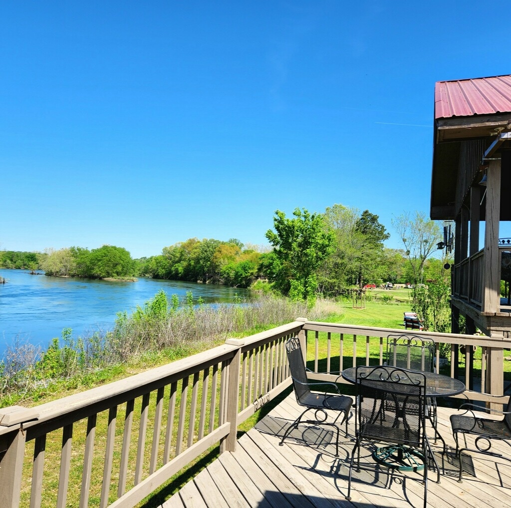 Red Roof River Cabins-One of a kind river oasis!