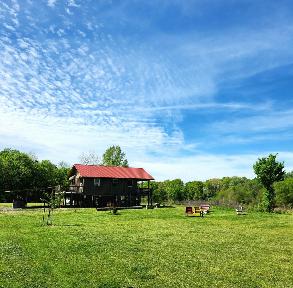 Red Roof River Cabins-One of a kind river oasis!