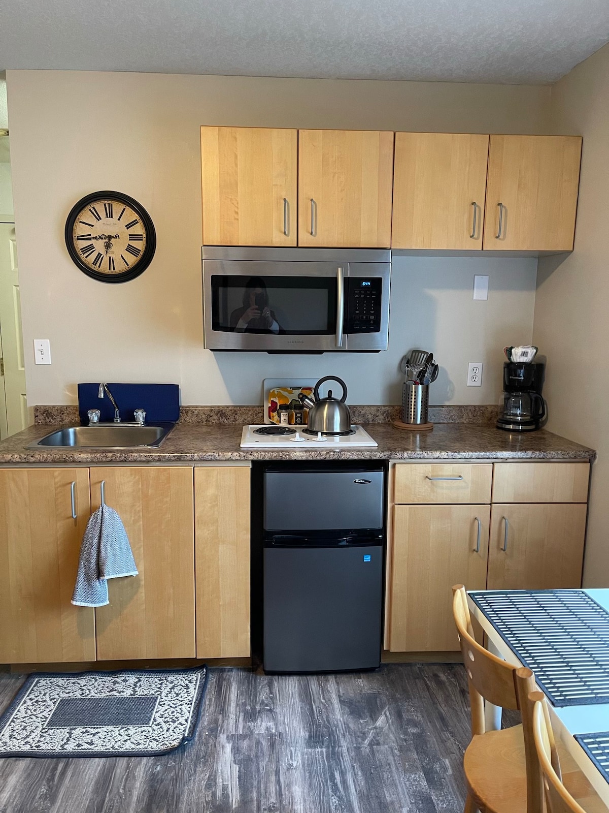 106w fully furnished bachelor