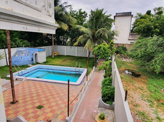 Maramraj farm house, swimming pool with garden
