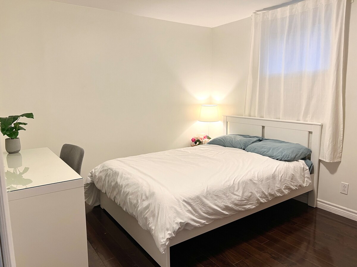 A safe and comfortable room near York University