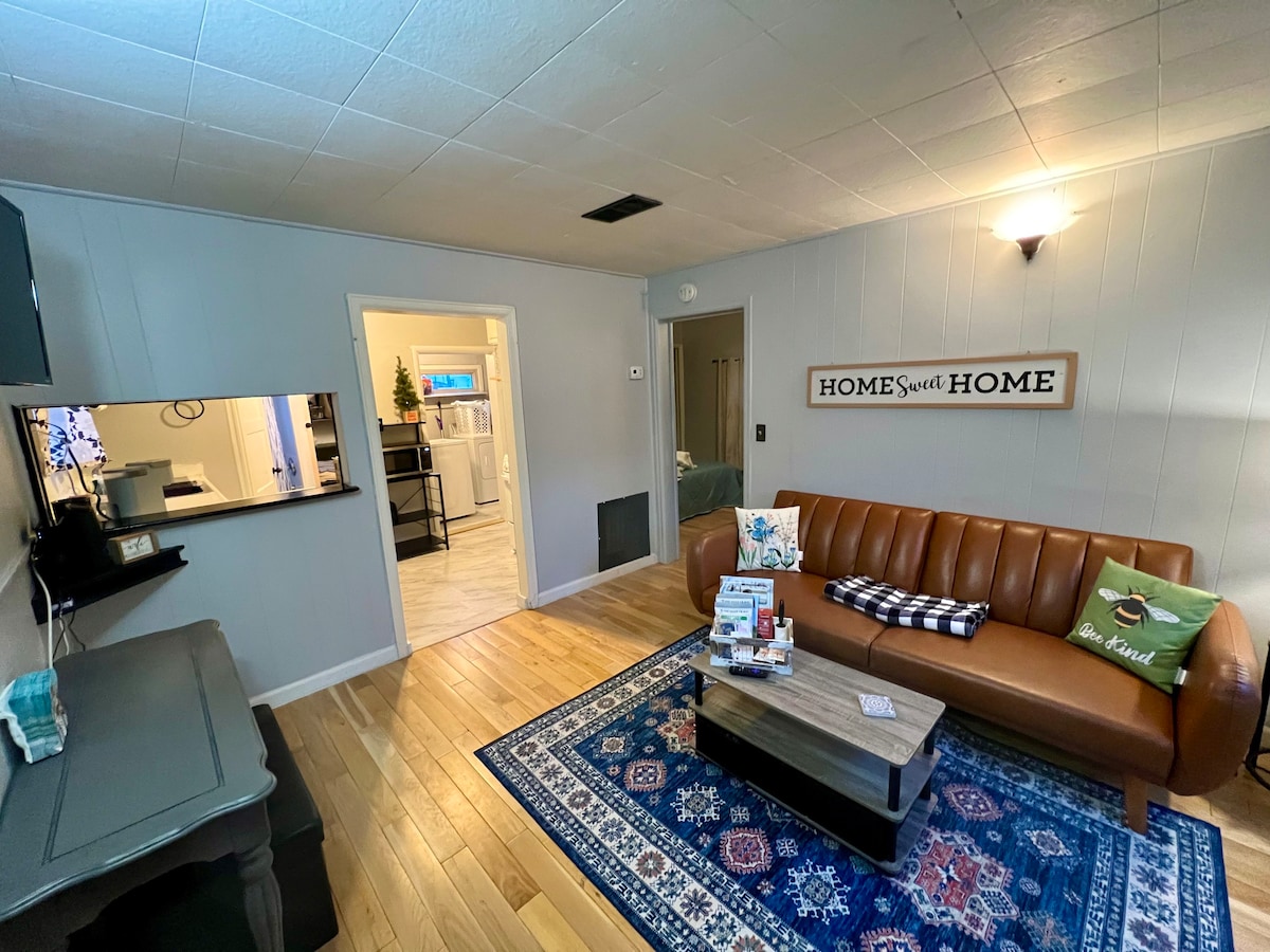 Clean and Cozy Tiny Home - No Cleaning Fee!