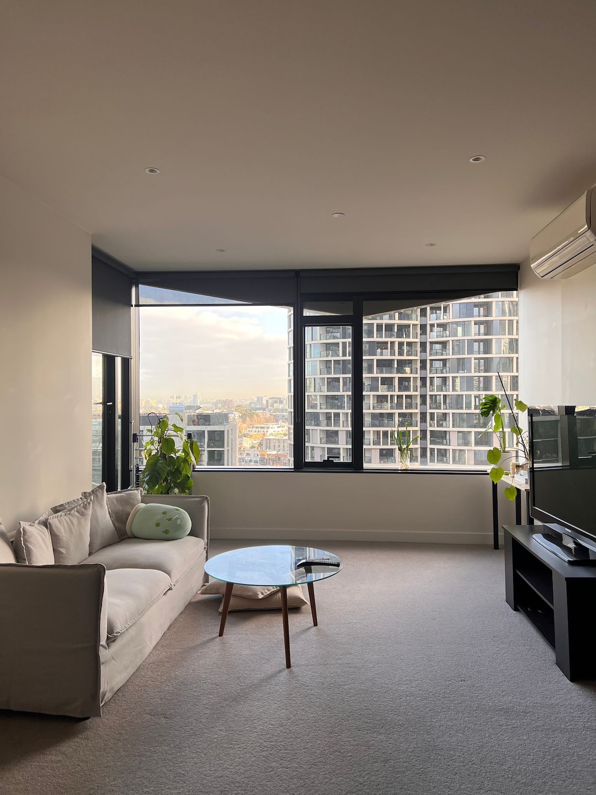 One Room in amazing two bedroom CBD apartment!