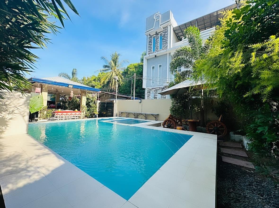 3-Story House w/ Pool, Indoor Gym & Bahay Kubo