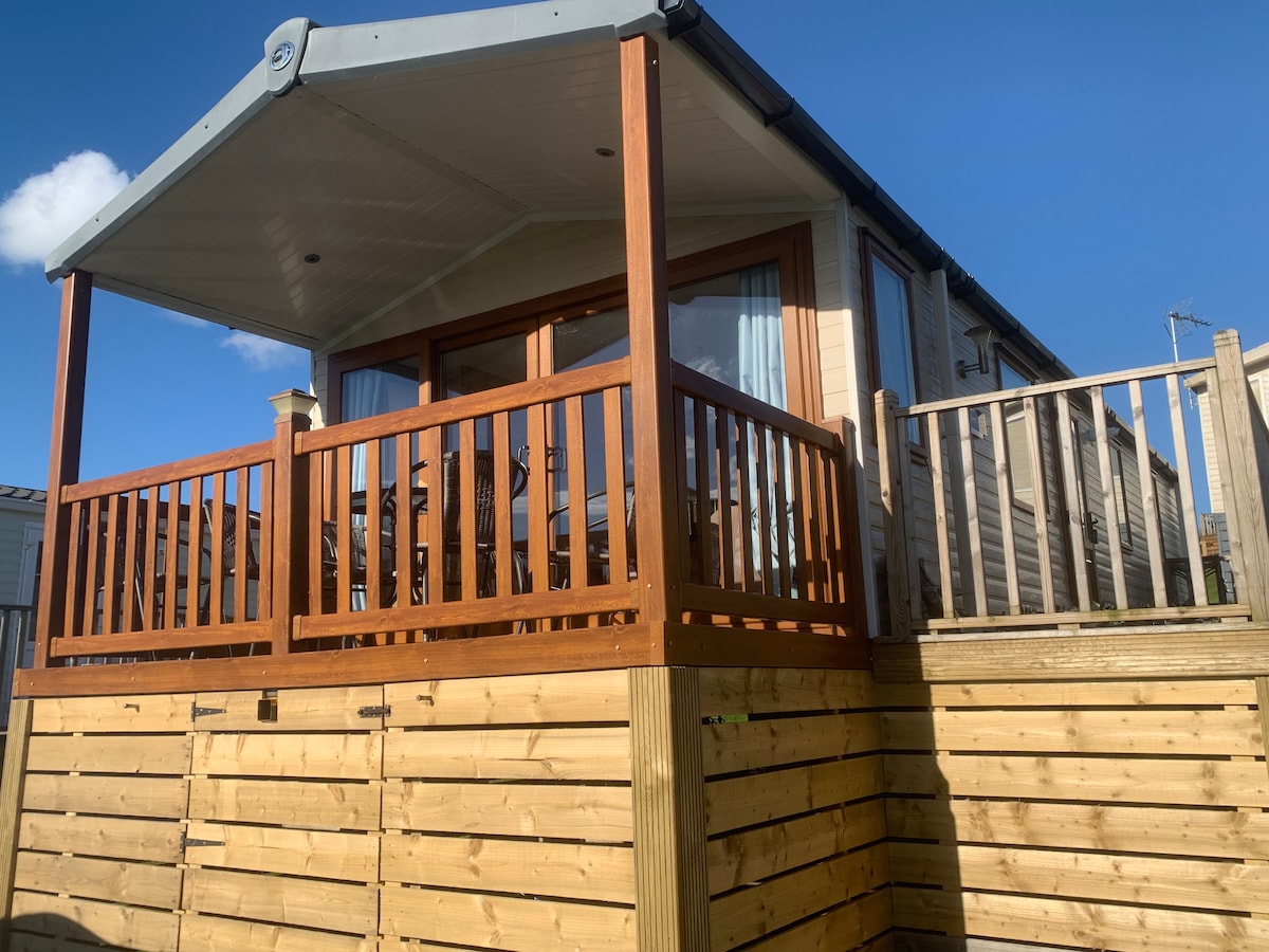 Skyview Cabin - Cosy, pet friendly with fireplace