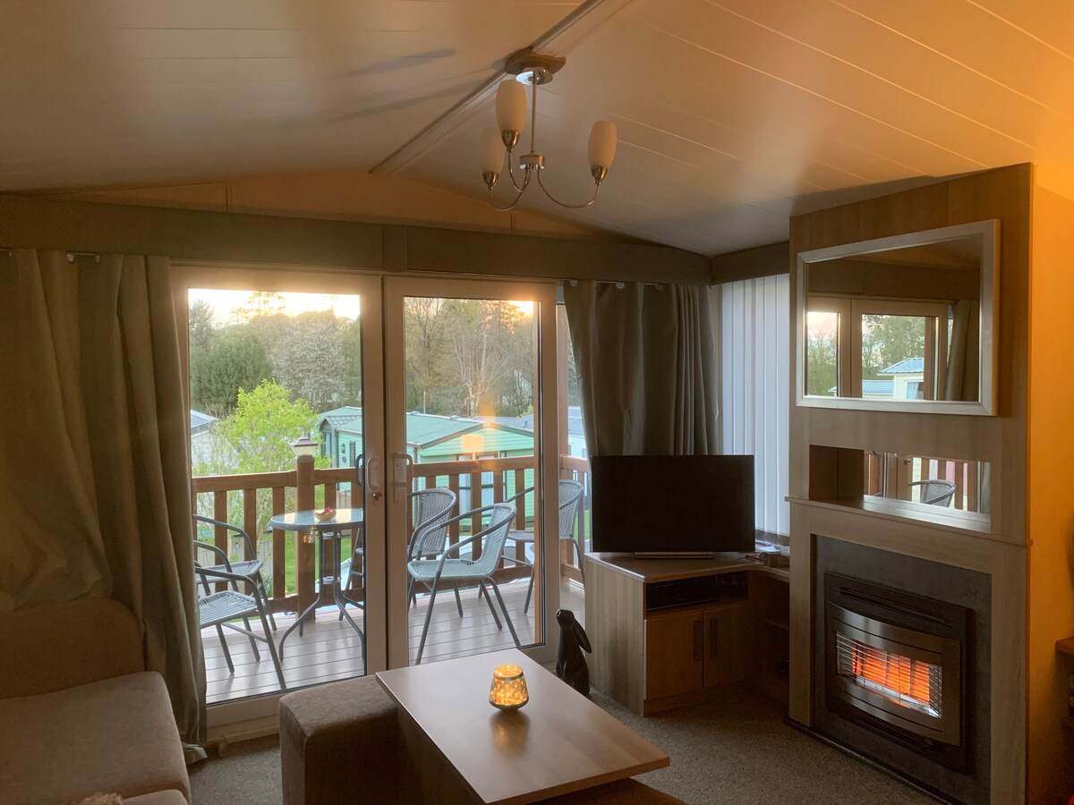 Skyview Cabin - Cosy, pet friendly with fireplace