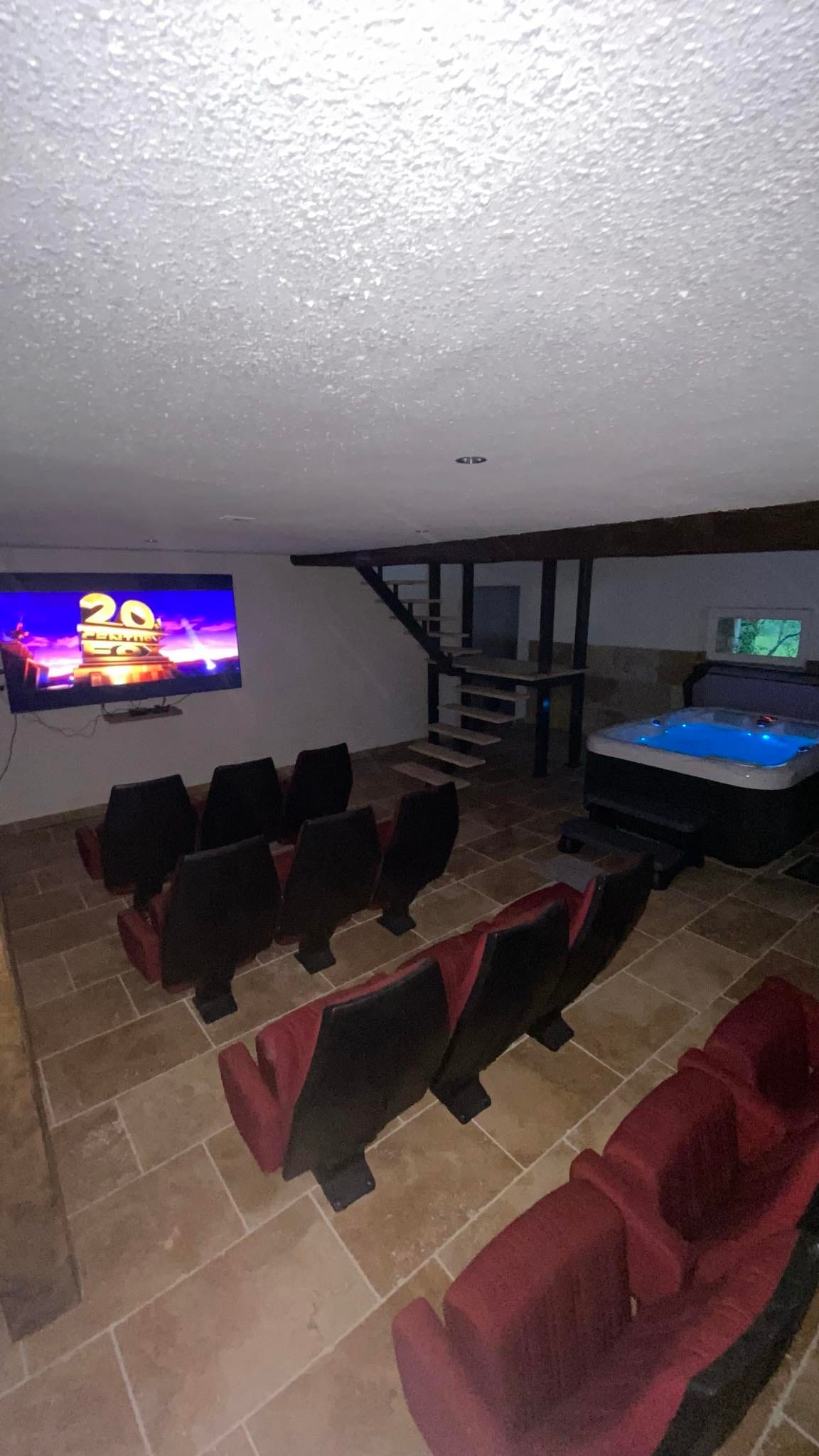 Gîte de Pézanin jacuzzi et cinéma privé.