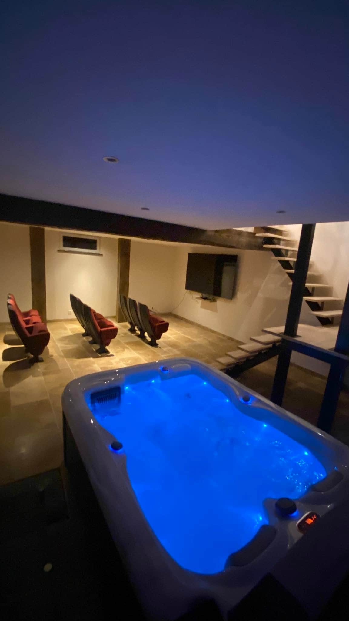 Gîte de Pézanin jacuzzi et cinéma privé.