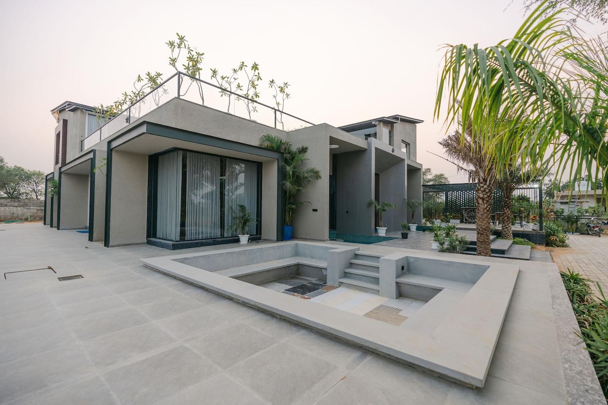 Skylark luxurious 5 bedroom courtyard villa