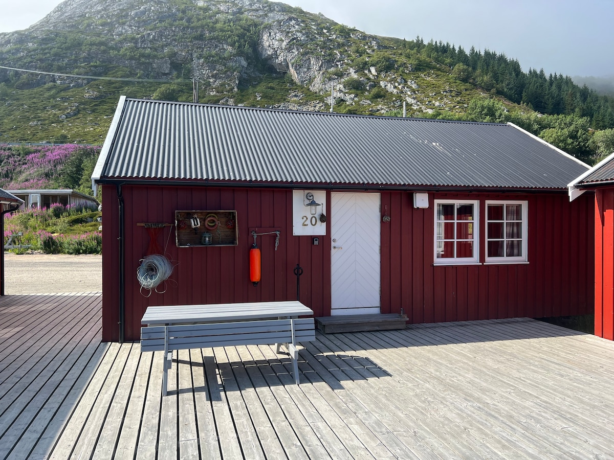 Fisherman cabin in the middle of Lofoten