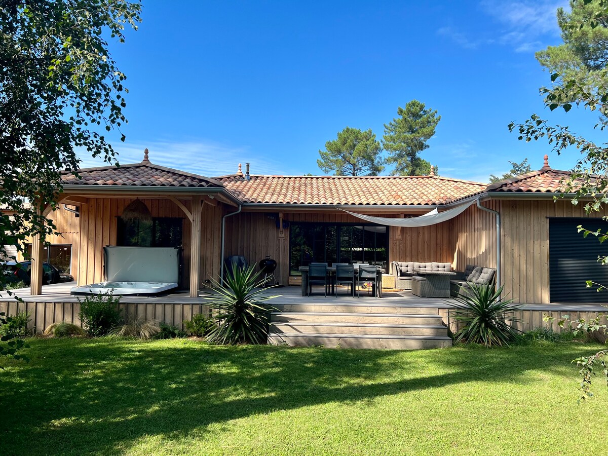 Charmante maison avec SPA piscine proche lac forêt