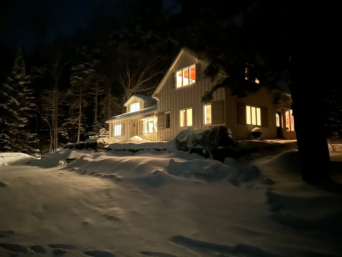 威尔明顿佛蒙特州的大型滑雪之家