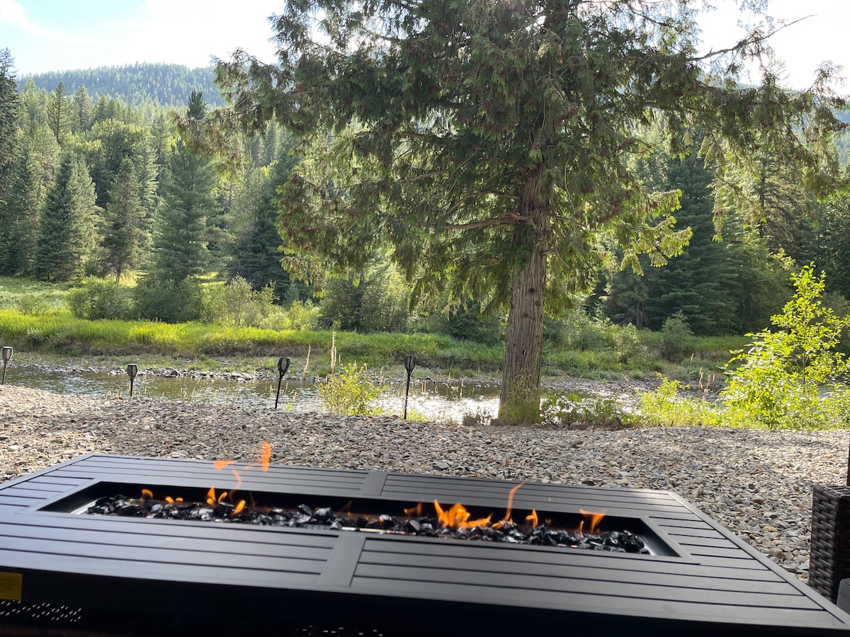 Waterfront Moyie River Retreat