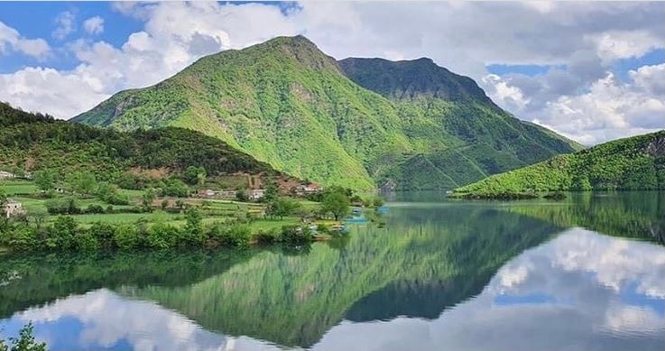 Zvina客房，科曼湖（ Koman Lake ）旁风景优美的湖景