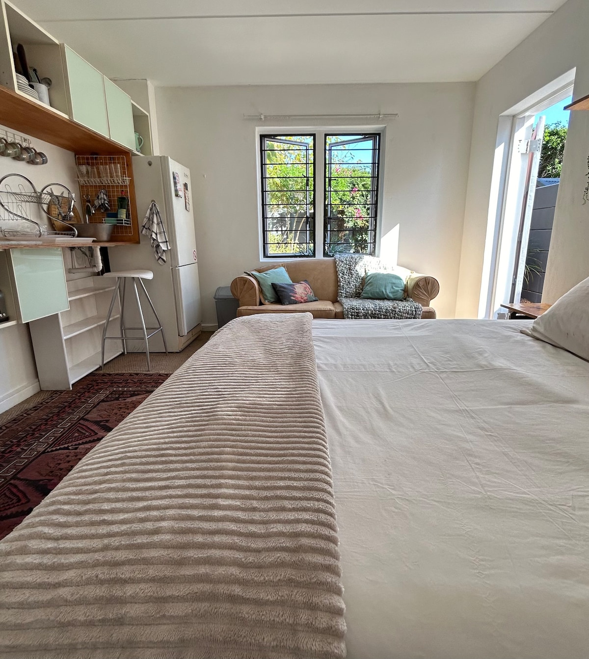 Serene one-bed Studio in Pinelands, Cape Town.