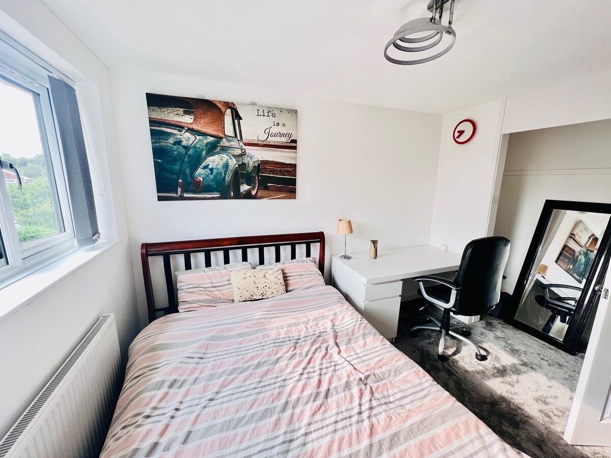 Luxury room by train/city centre