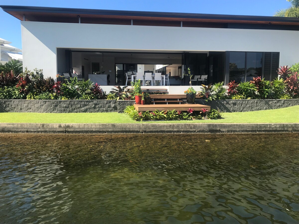 "Divine Quays" Luxury Noosa Waterfront Living