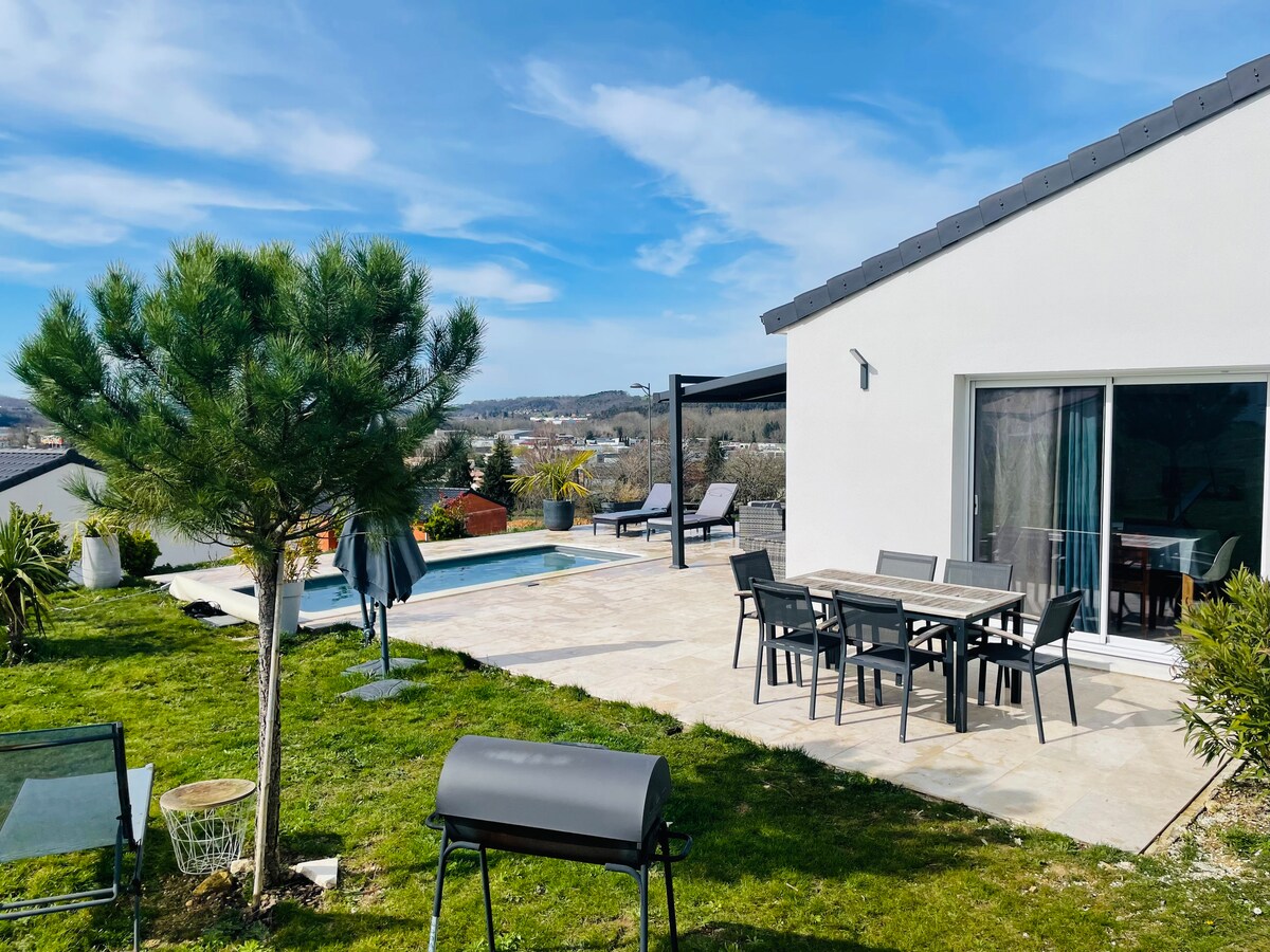 10 min Perigueux belle villa neuve avec piscine.