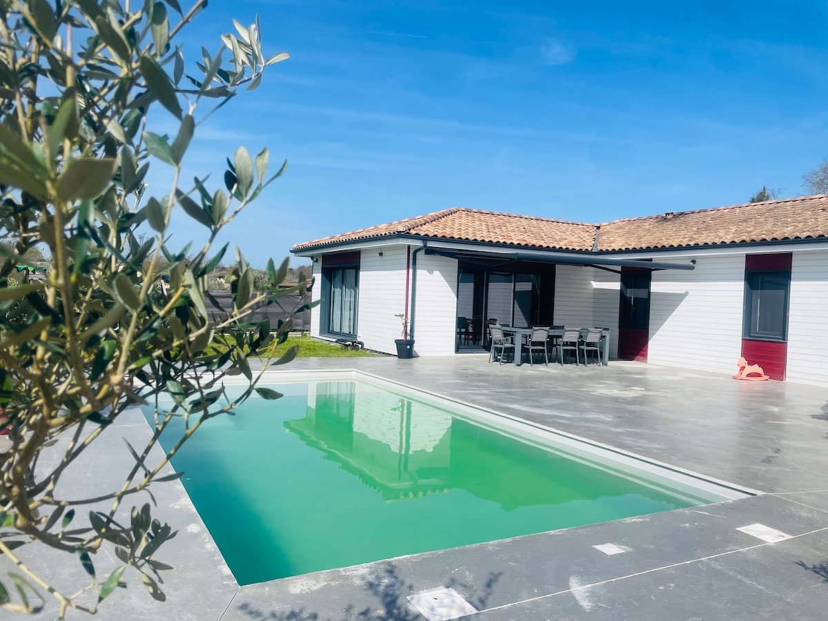 Grande maison avec piscine proche Bordeaux