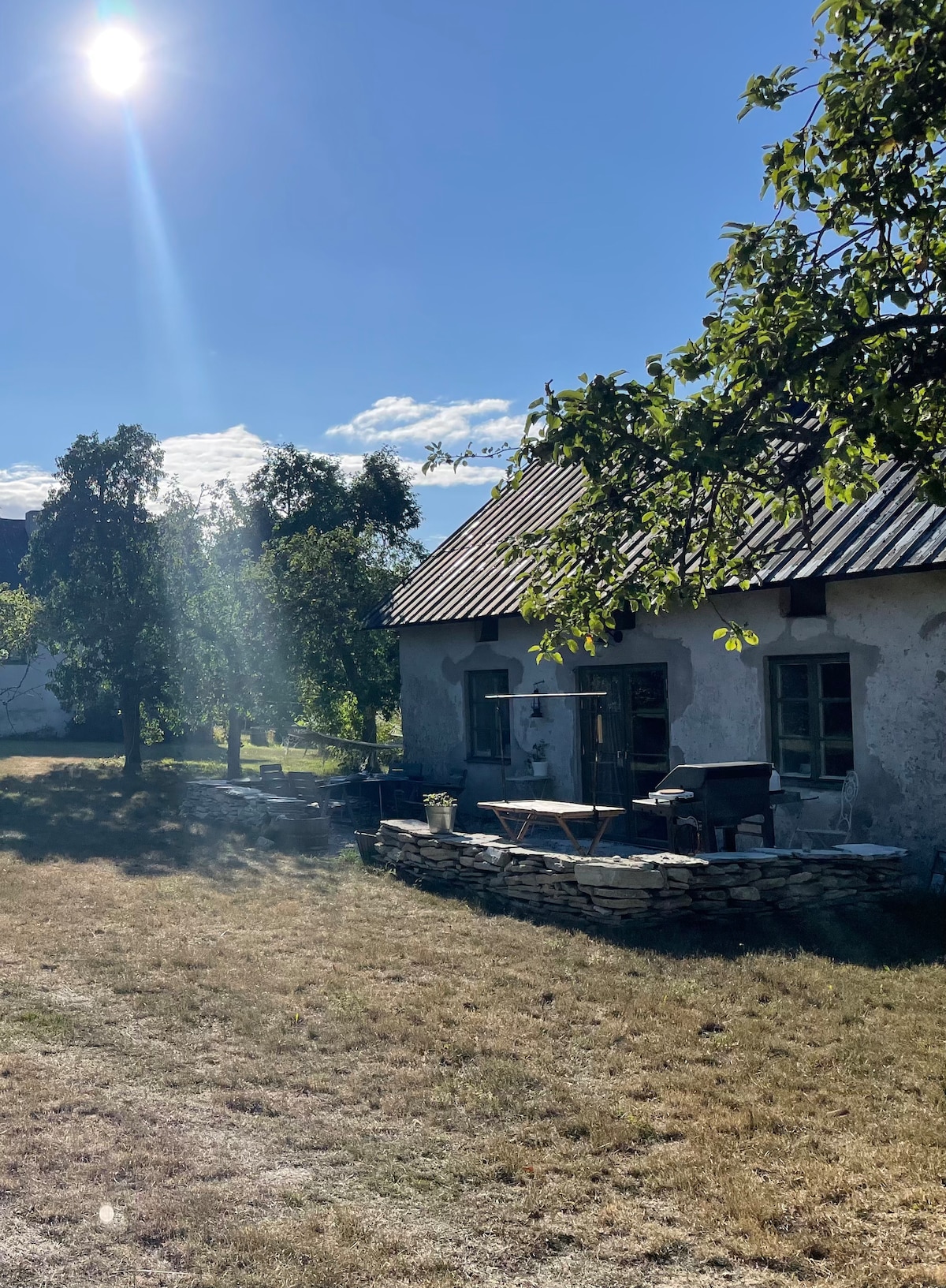 Lilla limestone house in Lau (Ljugarn)