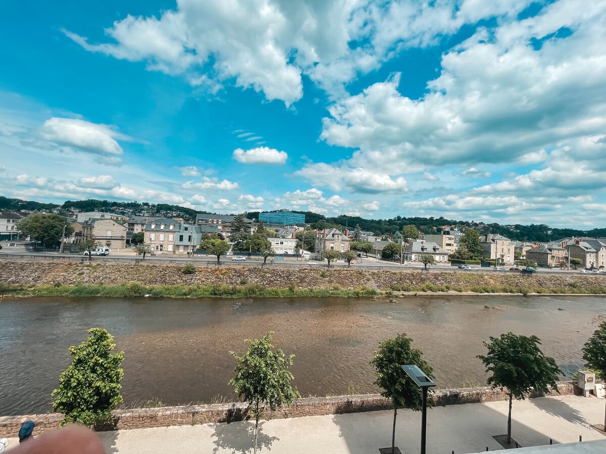 Studio Lumineux avec vue imprenable et parking