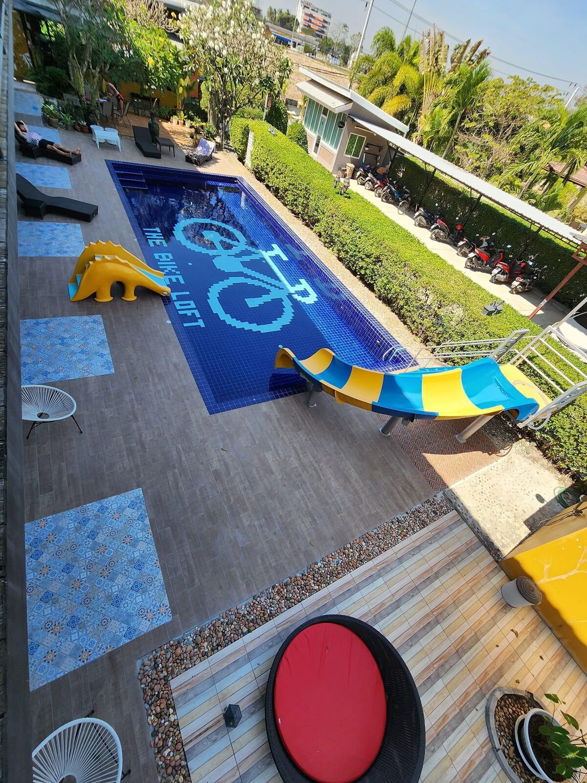 The bike loft  hostel-pool view