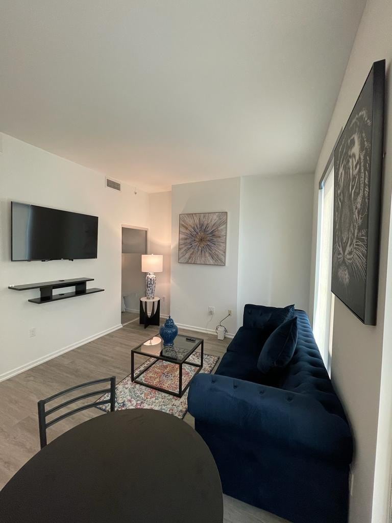 Luxury 1BR Apt Steps to Metro/Tysons