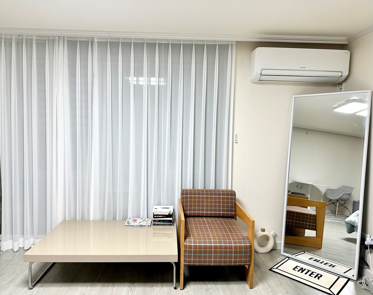 simple studio in Gangnam
강남 원룸 아파트