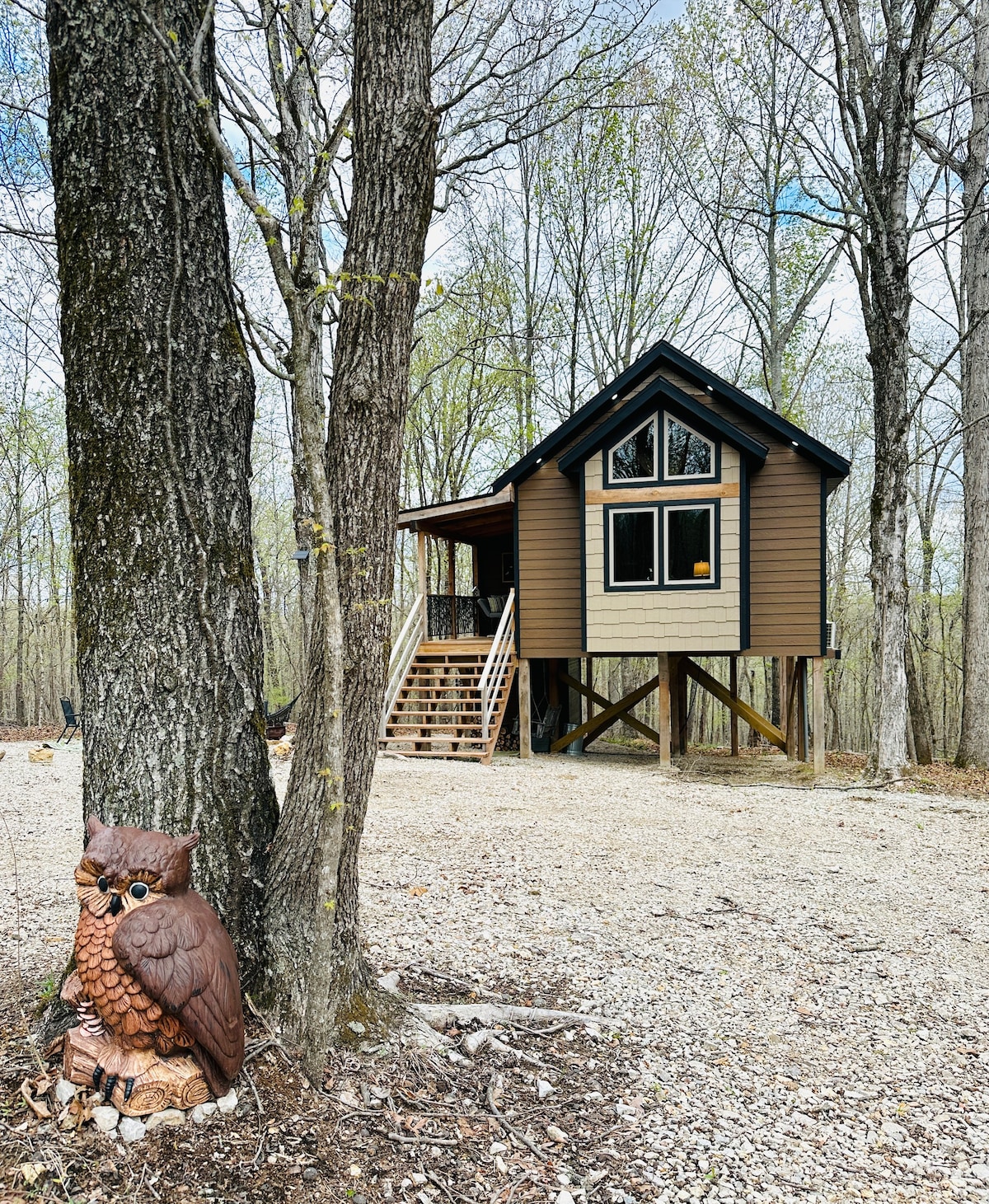 NEW treehouse B&B for 2 "The Roost” with hot tub