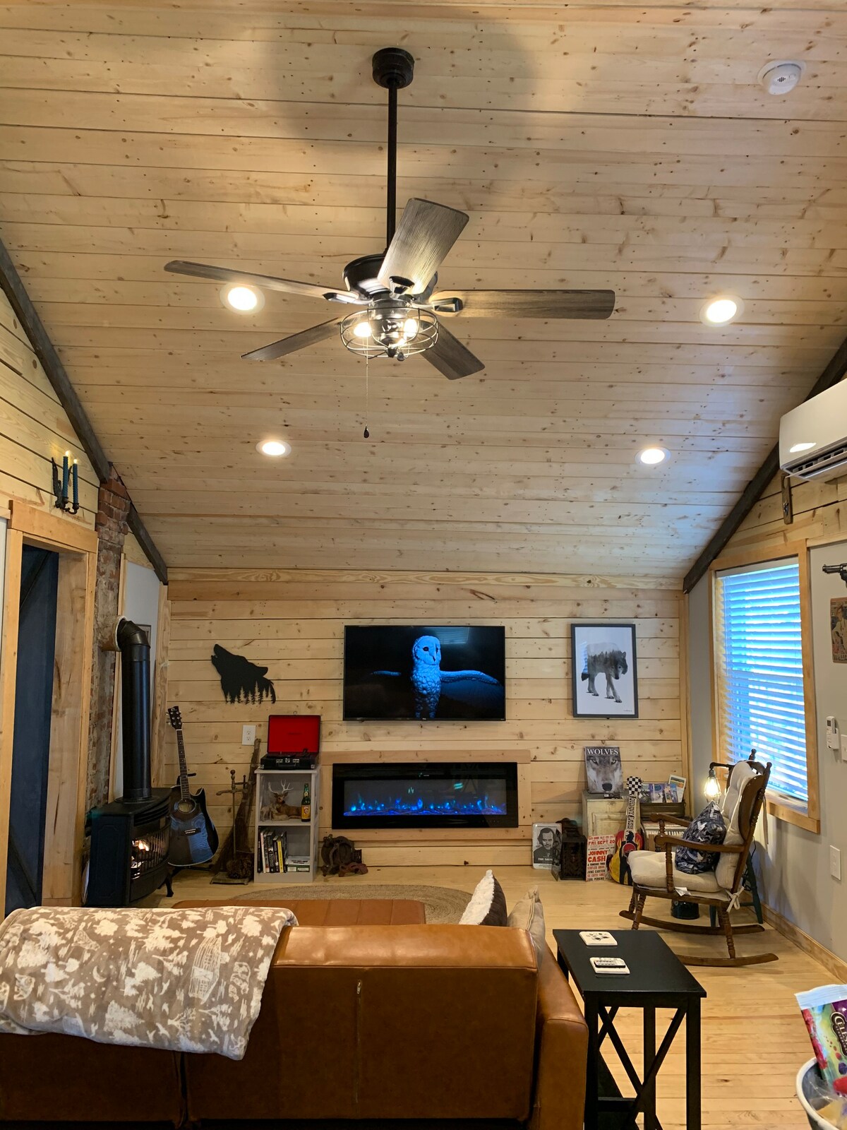 Overlook Cabin. Pet Friendly. Near DT, Casino