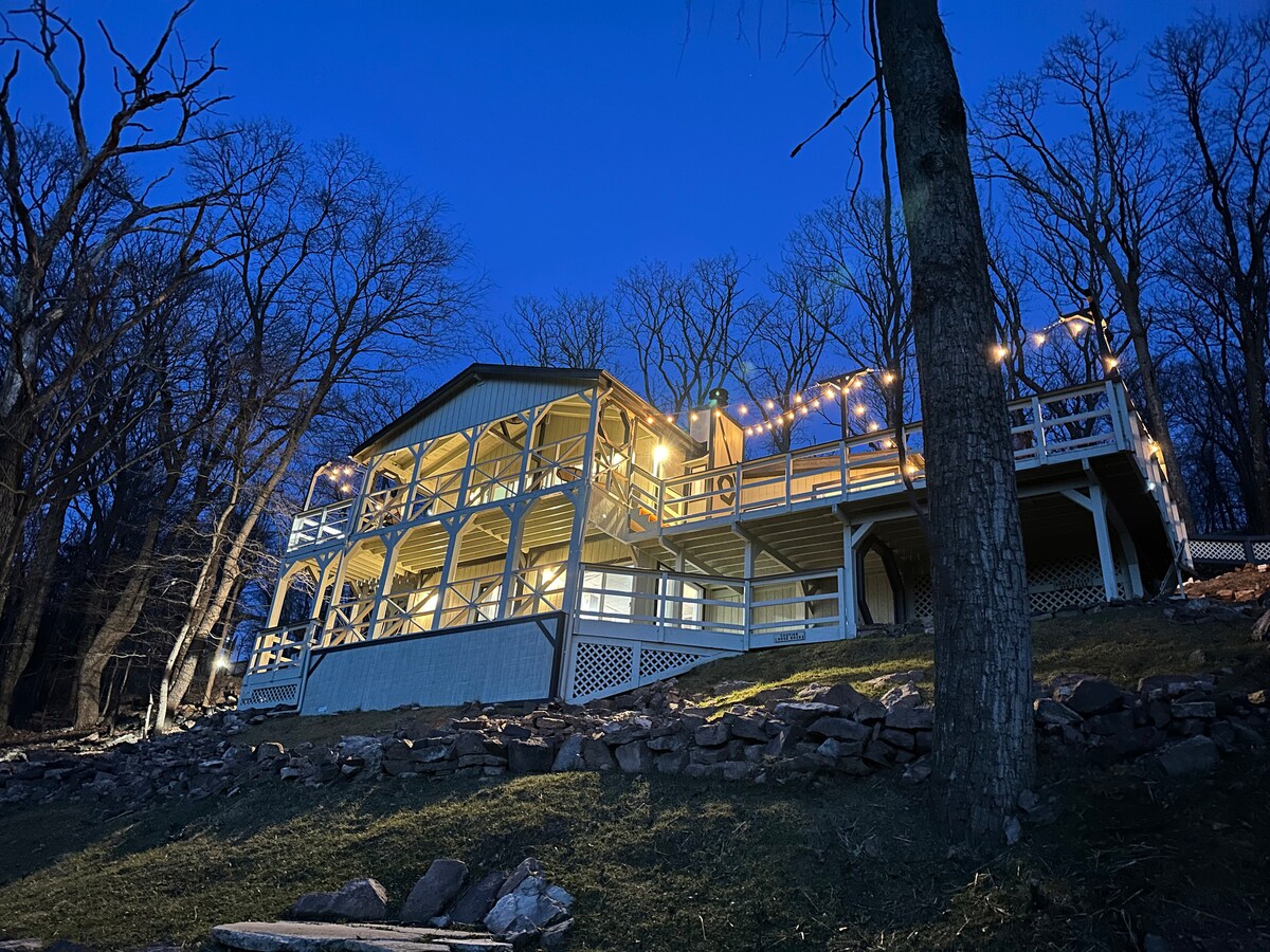 Mountain Views, Near DC, Hot Tub w Views, Trails