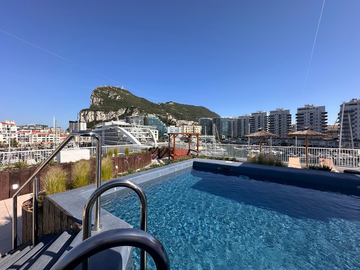 NEW 1 bed with pool & rooftop gardens, Marina Club