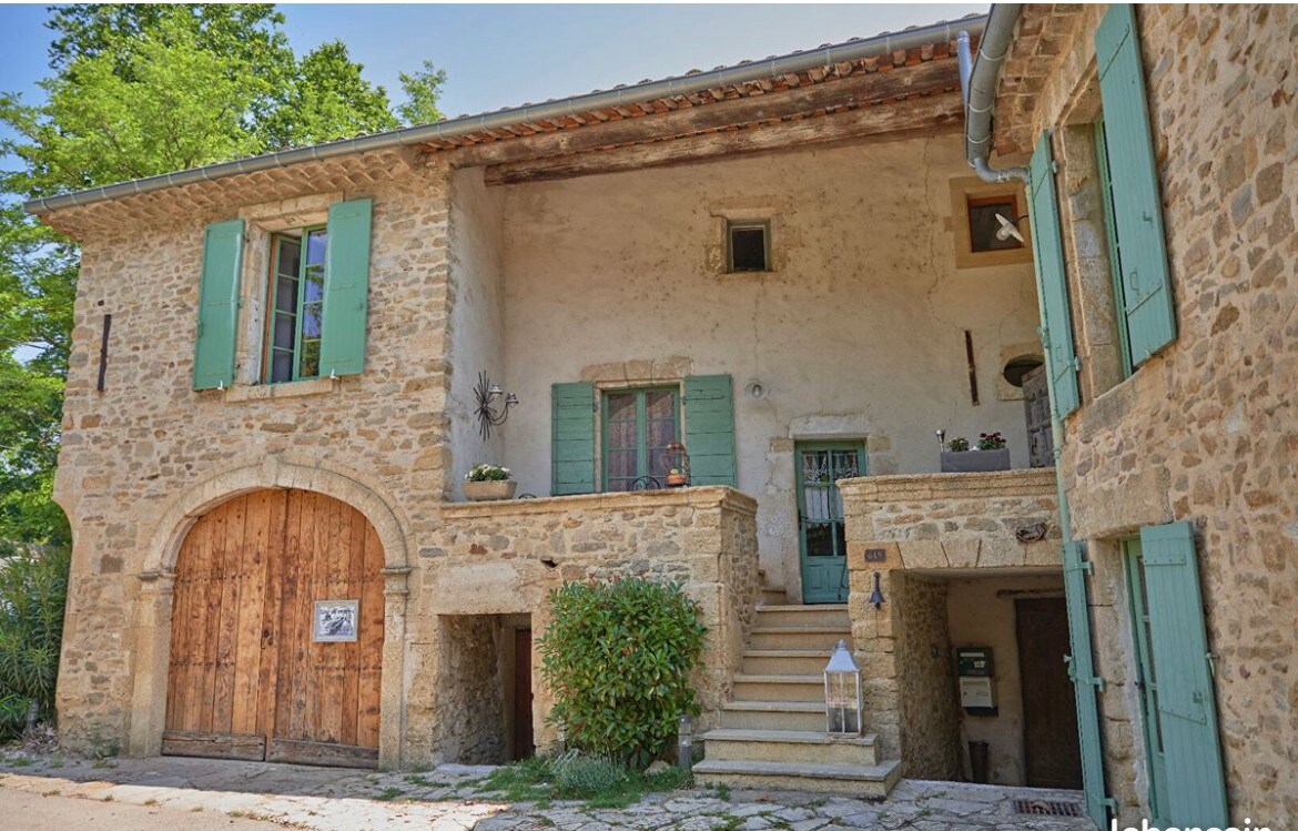 Grand gîte avec piscine proche Avignon