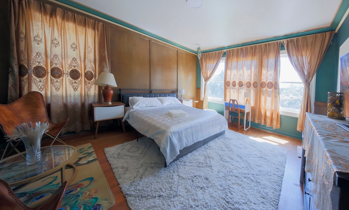 Yellow stone room Room with private bathroom