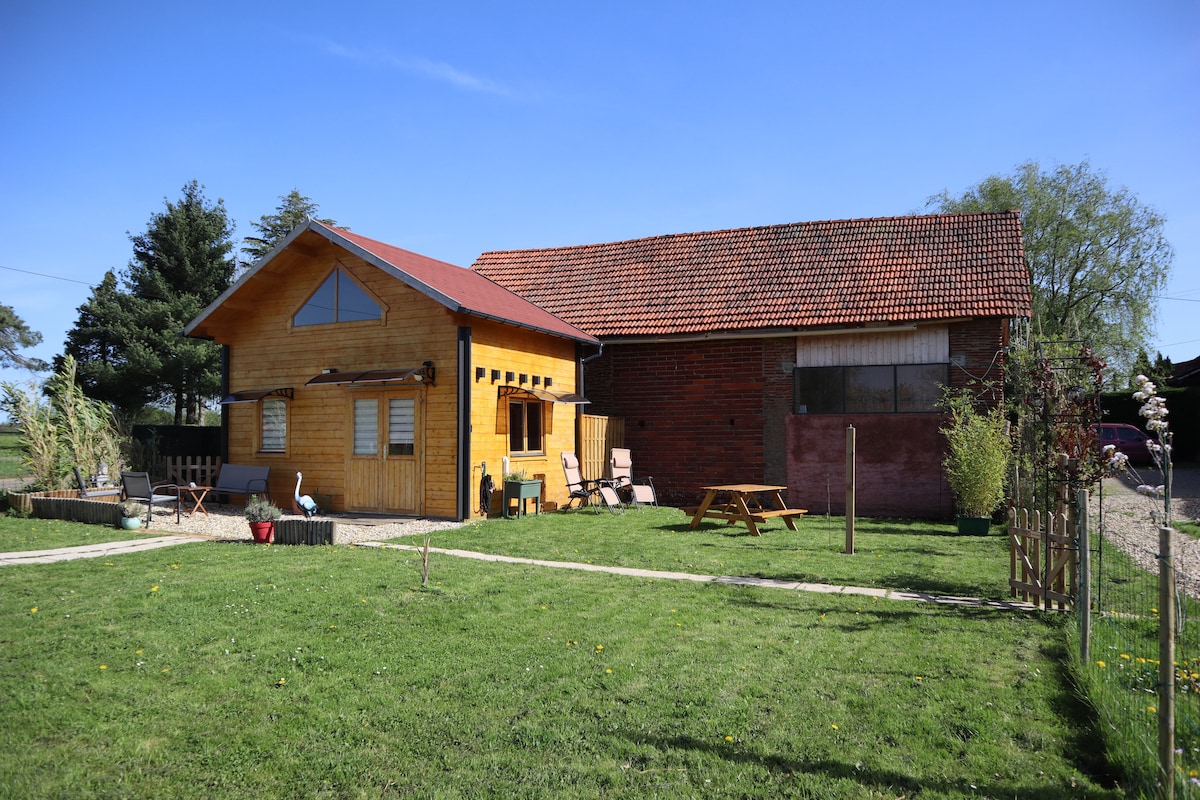 Chalet climatisé, piscine et jardin, à la ferme