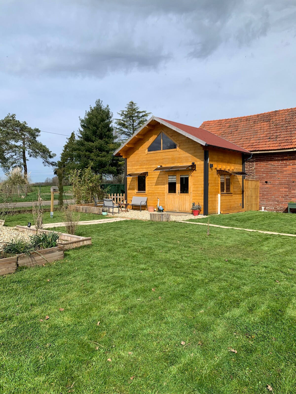 Chalet climatisé, piscine et jardin, à la ferme