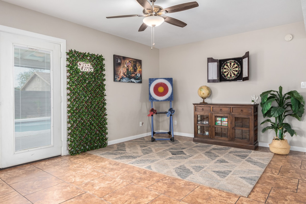 Palms oasis with game room