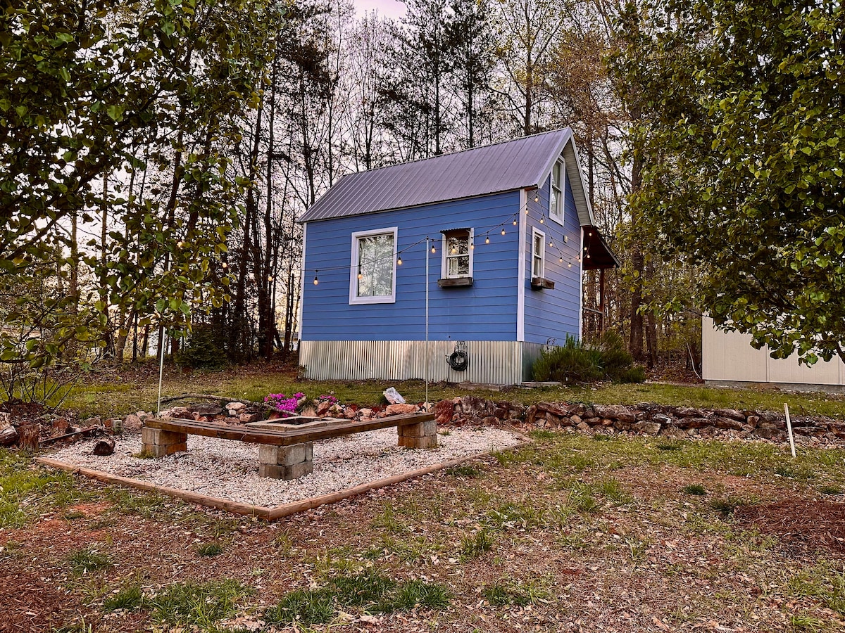 Blue Cottage Getaway Tiny House