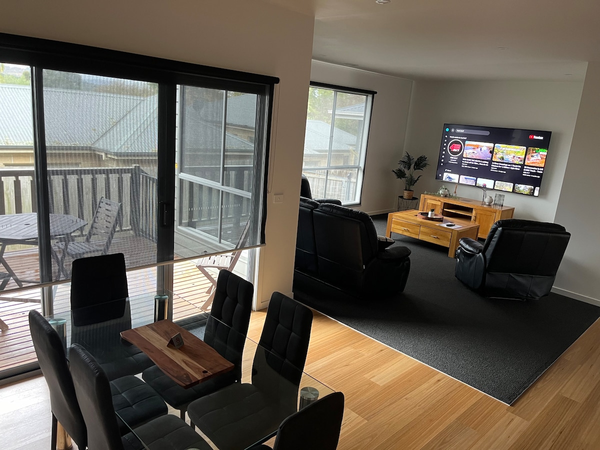 Central Gisborne Easy 2 min walk to cafes and bars