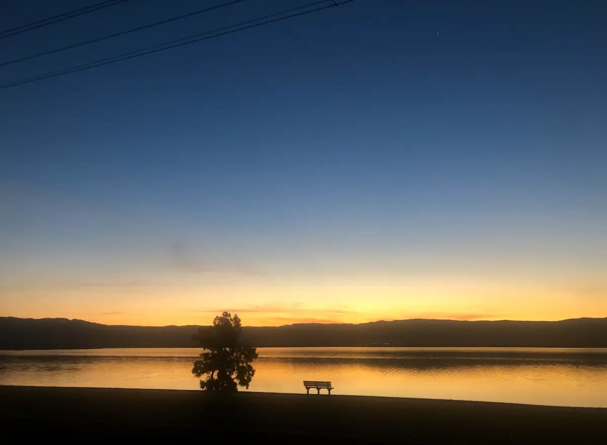 Weekday  getaway water views/opposite lake