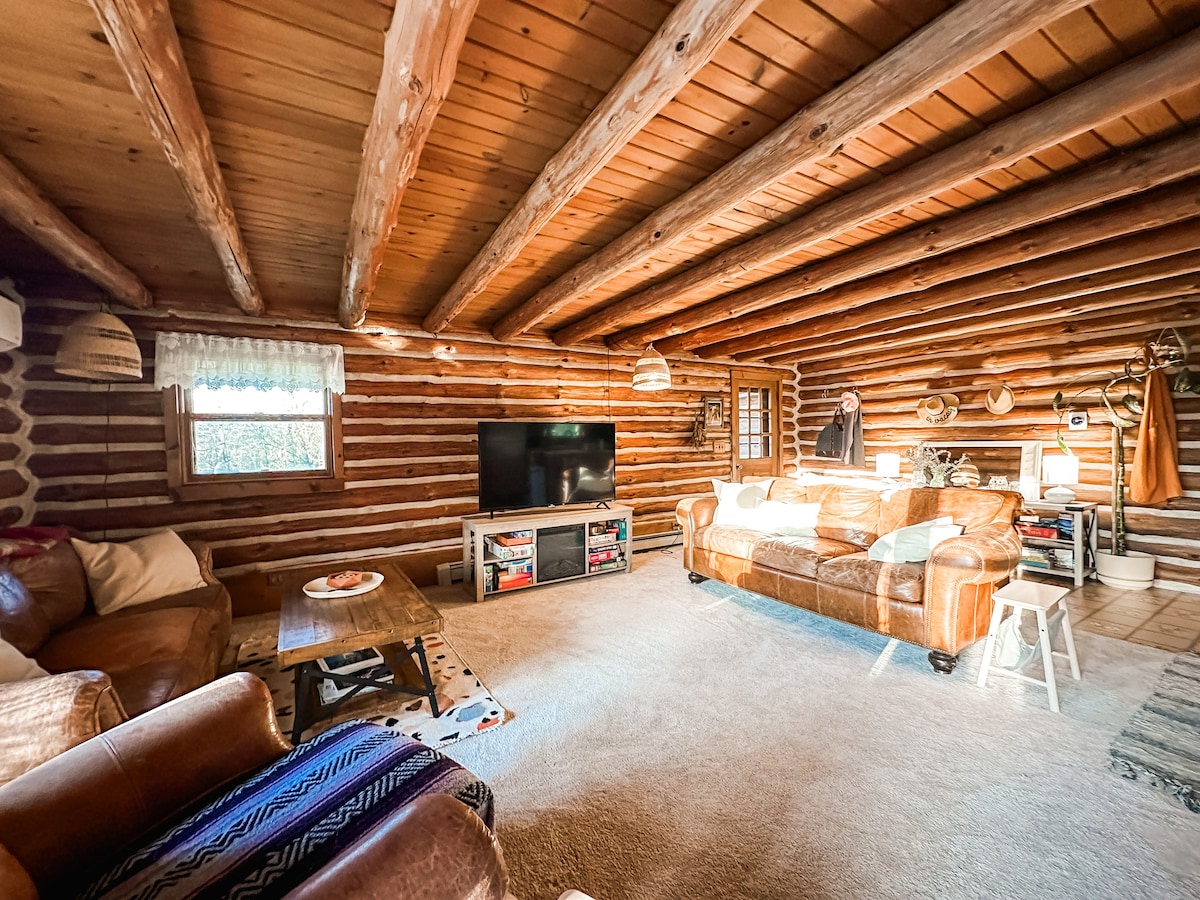 Log Cabin at Cliff Lake: Family Friendly Getaway