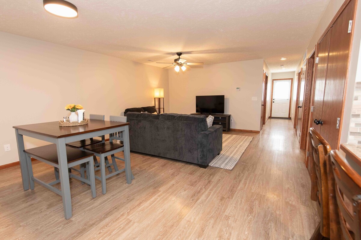 30+ Day Lease, Fully Furnished, Entire Unit