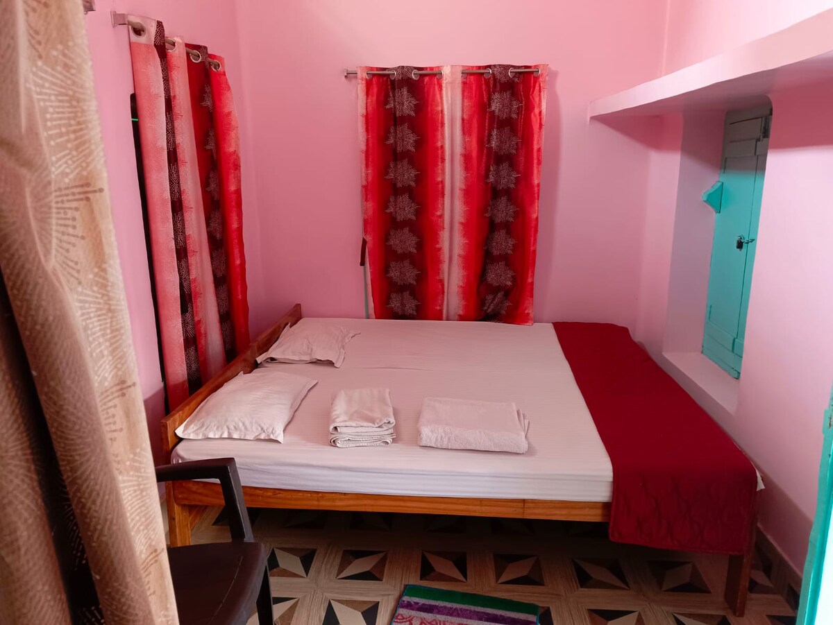 Double bedroom flat in a homestay C1