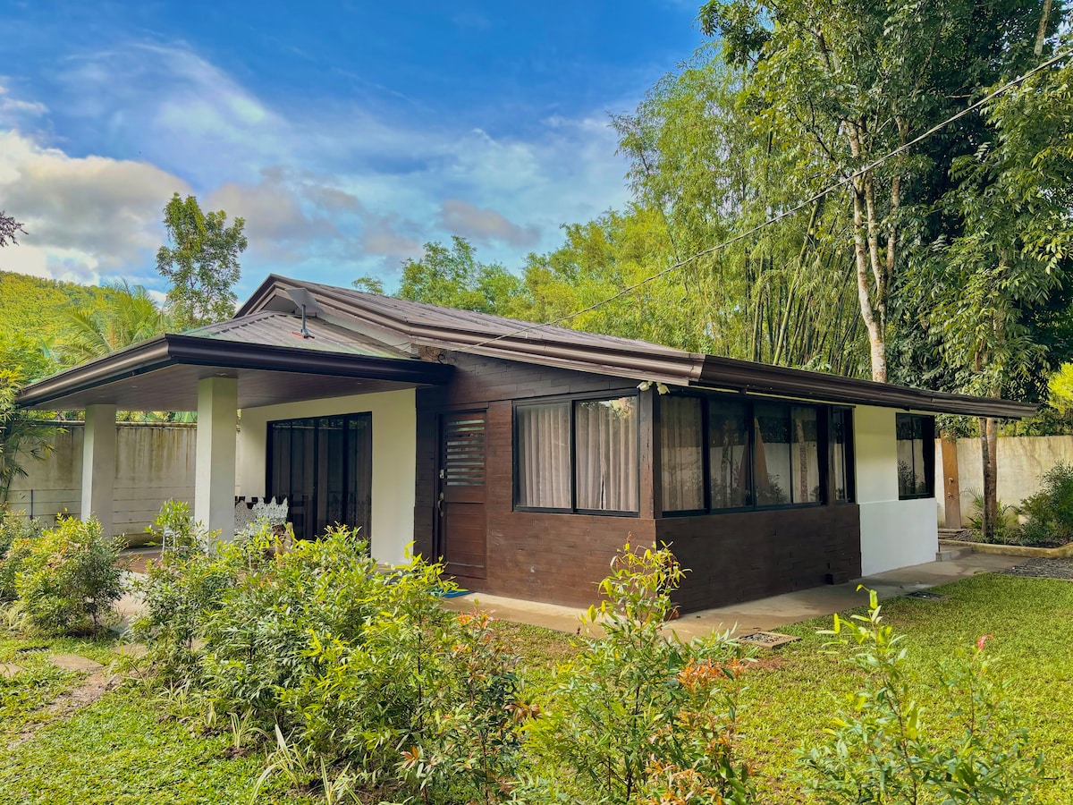 Cozy Hillside Cabin in Antipolo with Starlink Wifi