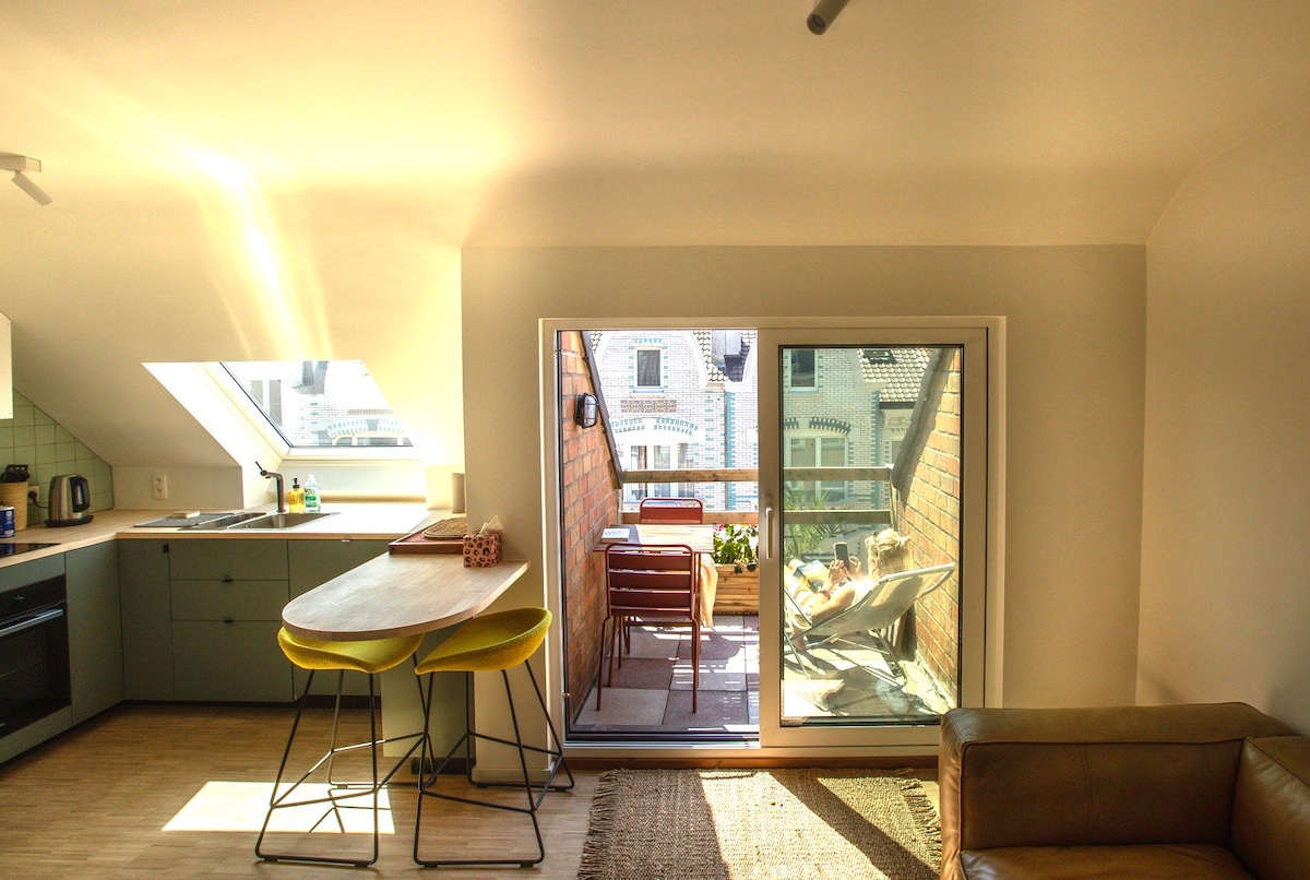 Sunny 2bdrm design appartment with terrace