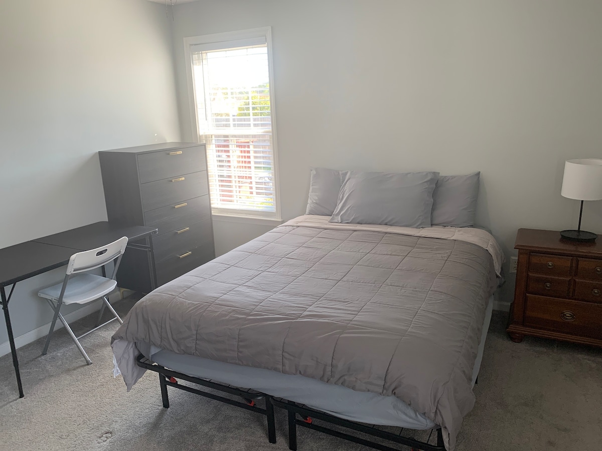 Cozy Private Bed+Bath Minutes From Downtown!