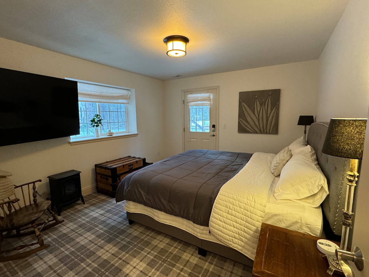 Peaceful Pines - A separate, private Guest Suite